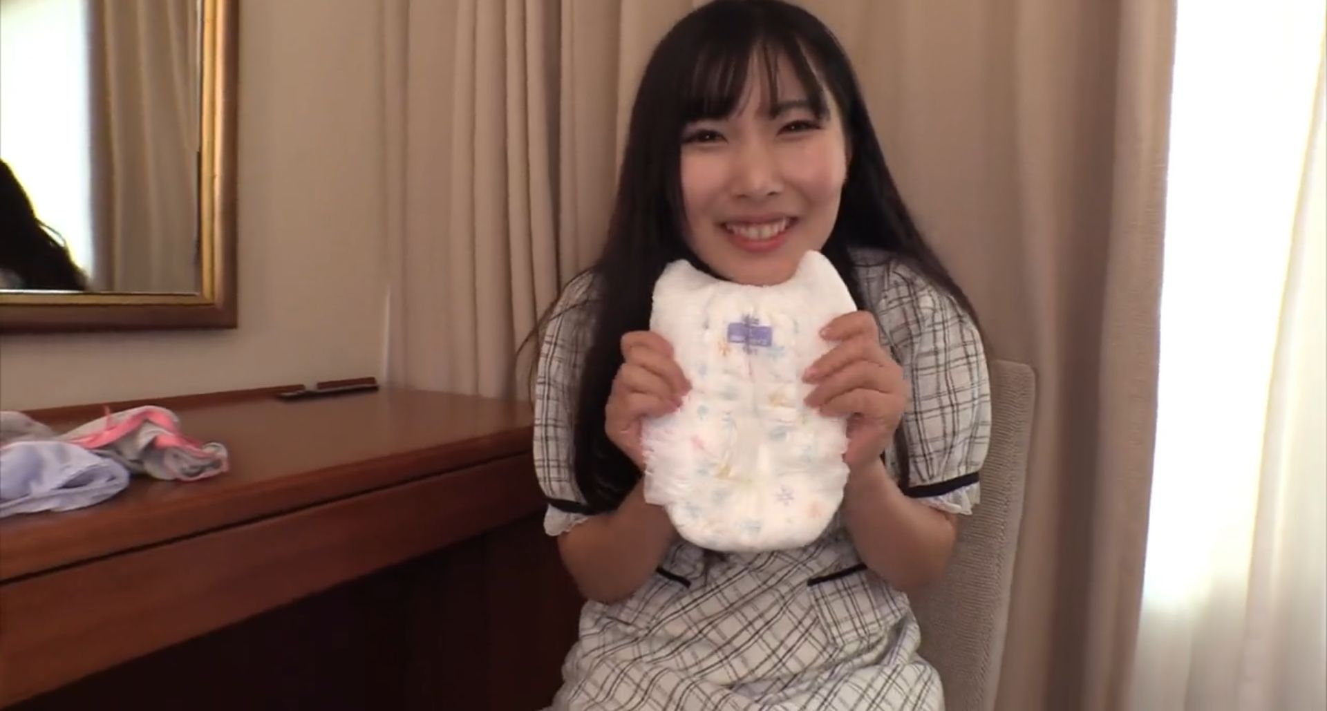 【葉月結衣】オムツを穿いてもオナニーはしちゃう膀胱よわよわ女の子！お漏らししちゃうならオムツでも仕方ない！